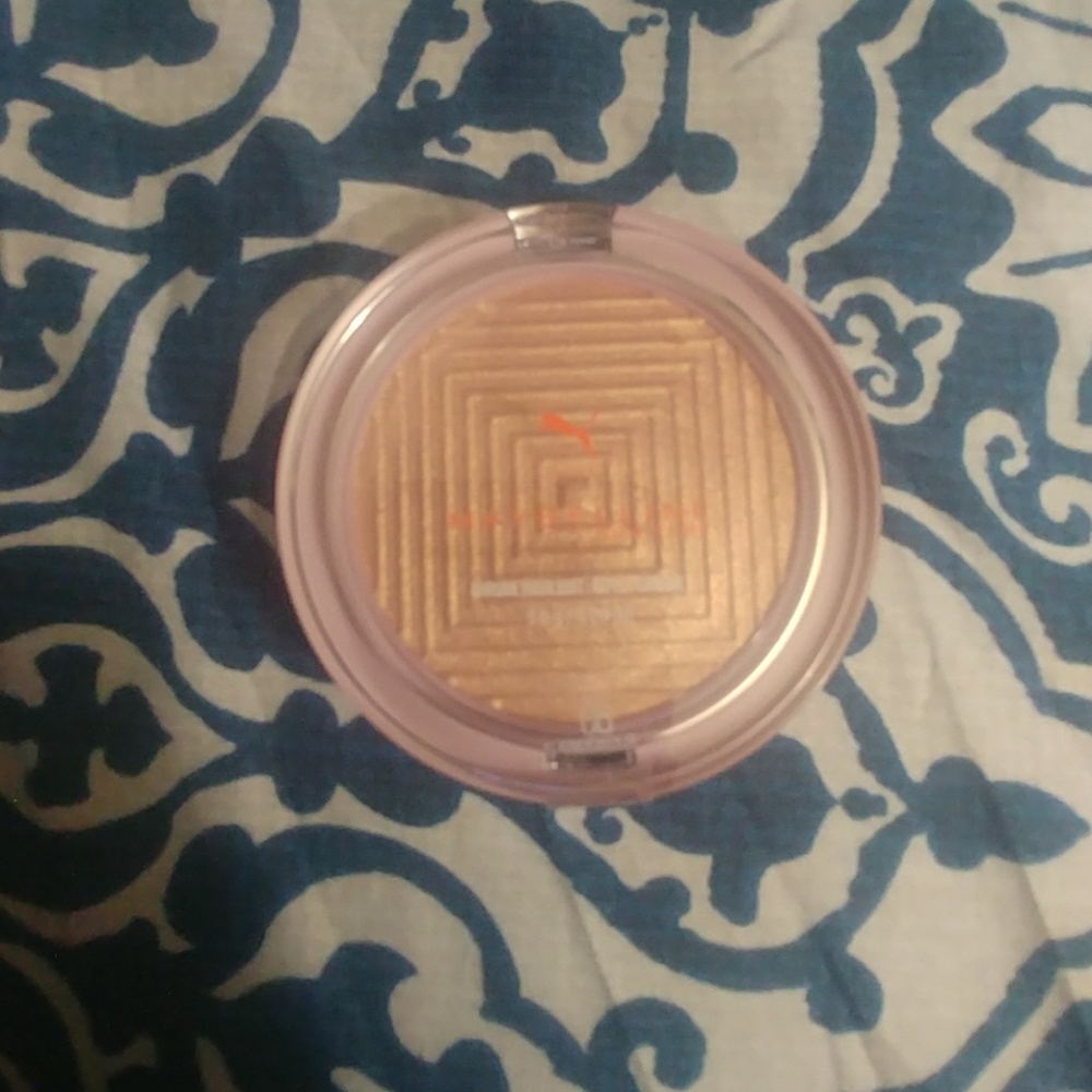 Maybelline X Puma Highlight